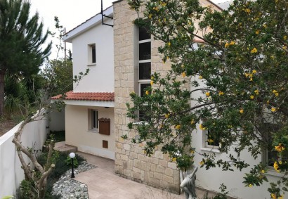 Tala, Paphos Detached Villa For Rent | BkP11877